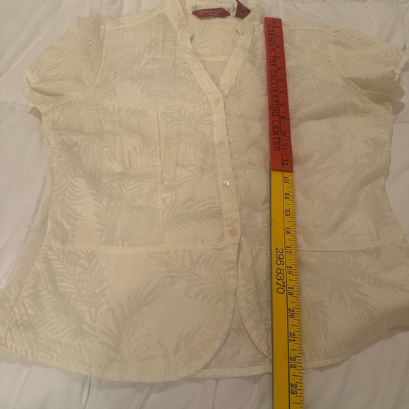 💥 $5 if bundled Medium White Semi Sheer Button Up Short Sleeve Blouse - Picture 7 of 11